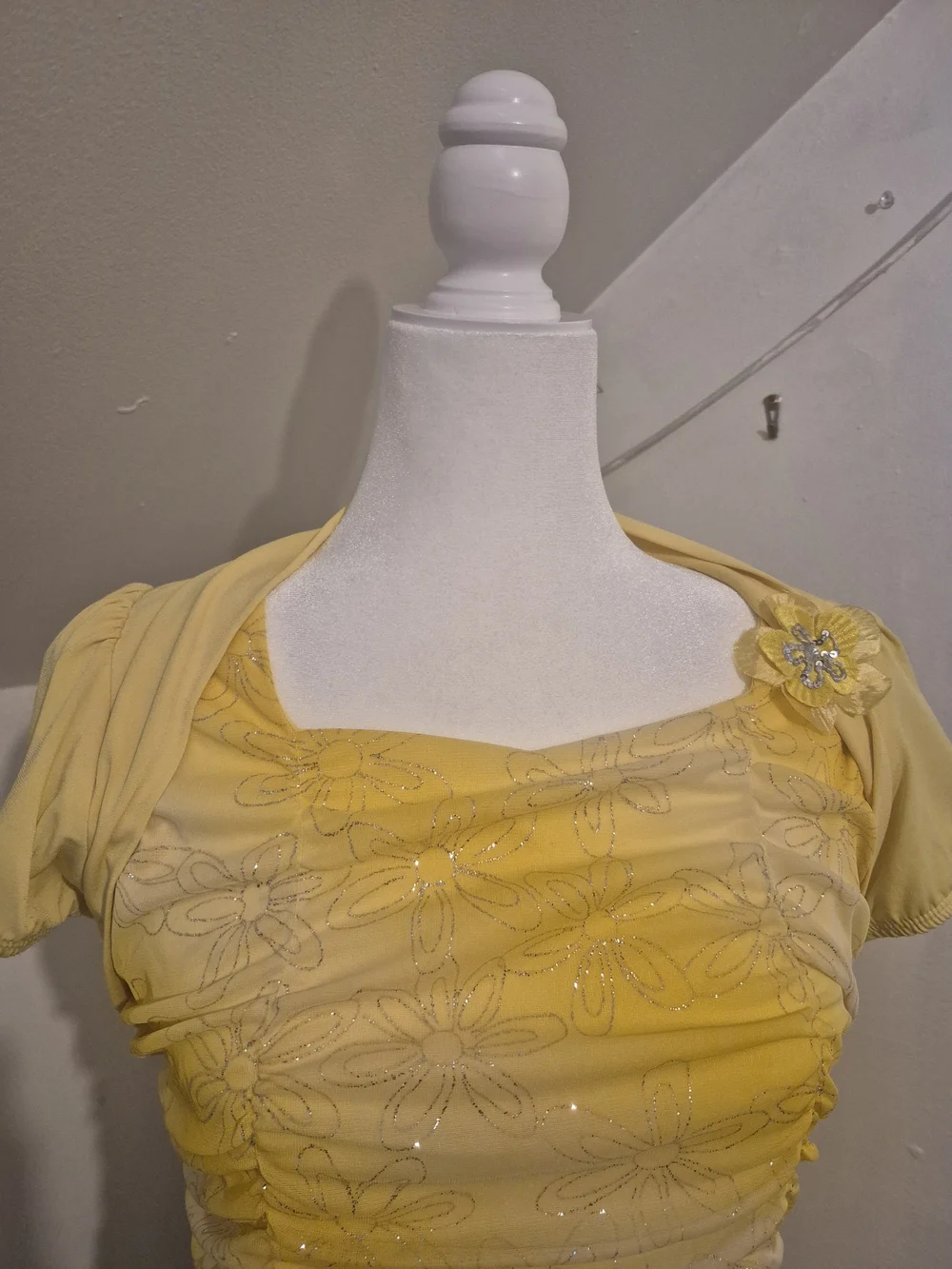 Amy's Closet Yellow Ruched Short Sleeve Tunic with Ruffle Hem and Brooch